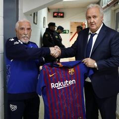 El Barcelona homenajeó a Isi con una camiseta firmada
