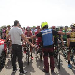 Una caída en la neutralizada retrasó el inicio de la etapa