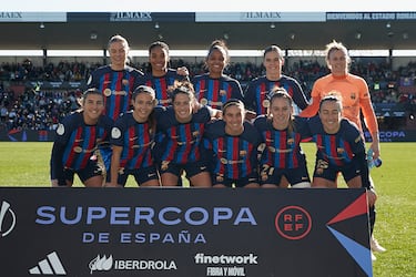 El once del Barcelona Femenino: Sandra Paños, Lucy Bronce, Marta Torrejón, Mapi León, Rolfo, Patri Guijarro, Aitana Bonmatí, Keira Walsh, Mariona, Salma y Geyse.