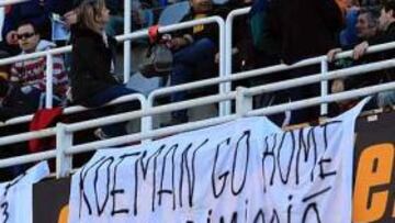 <b>CRISIS. </b>Las pancartas contra Soler y Koeman estuvieron presentes en Mestalla.