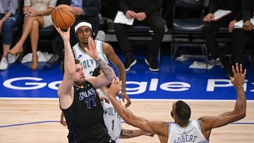Minneapolis (United States), 25/05/2024.- Dallas Mavericks guard Luka Doncic (L) takes a shot over Minnesota Timberwolves center Rudy Gobert (R) during the fourth quarter of game two of the NBA Western Conference finals between the Dallas Mavericks and the Minnesota Timberwolves at Target Center in Minneapolis, Minnesota, USA, 24 May 2024. Dallas won 109-108 and takes a two game lead in the series. (Baloncesto) EFE/EPA/CRAIG LASSIG SHUTTERSTOCK OUT