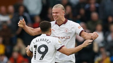 Soccer Football - Premier League - Wolverhampton Wanderers v Manchester City - Molineux Stadium, Wolverhampton, Britain - September 30, 2023 Manchester City's Julian Alvarez celebrates scoring their first goal with teammate Erling Braut Haaland Action Images via Reuters/Ed Sykes NO USE WITH UNAUTHORIZED AUDIO, VIDEO, DATA, FIXTURE LISTS, CLUB/LEAGUE LOGOS OR 'LIVE' SERVICES. ONLINE IN-MATCH USE LIMITED TO 45 IMAGES, NO VIDEO EMULATION. NO USE IN BETTING, GAMES OR SINGLE CLUB/LEAGUE/PLAYER PUBLICATIONS.