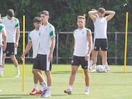 Isma Ruiz junto a Requena en el entrenamiento del Córdoba