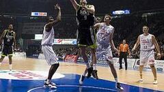 El Madrid da el golpe y llegará líder al Palau