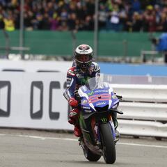 Lorenzo: "Sentía una fuerte vibración en el neumático"