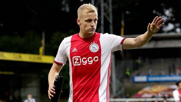 Donny van De Beek durante un partido con el Ajax.