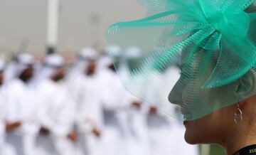 Sombreros excéntricos y glamour en Dubai