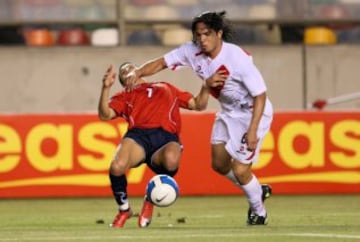 Juan Manuel Vargas es el peruano que más expulsiones tiene enfrentando a Chile. En ocho partidos ante La Roja, tiene dos cartulinas rojas.