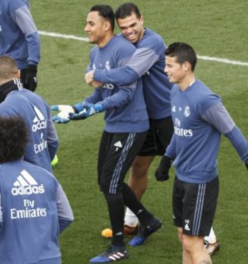 Los futbolistas del equipo blanco afrontan el choque ante Las Palmas con el ánimo alto.
