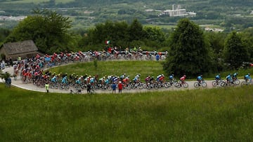 El pelot&oacute;n durante una etapa del Giro de Italia.