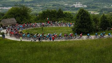 El pelot&oacute;n durante una etapa del Giro de Italia.