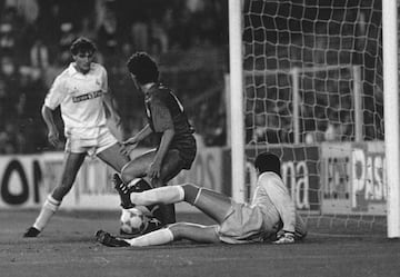 Formado en el Castilla, jugó en el primer equipo durante 5 temporadas en las que ganó 3 Ligas, 1 Copa del Rey y una Supercopa. Tras estas temporadas como blanco se marchó al Deportivo de la Coruña donde estuvo otras cuatro temporadas y en las que ganó una Copa del Rey y una Supercopa.