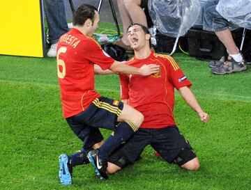 Fue convocado también para la Eurocopa 2008. Villa marcó su primer hat-trick con la Roja, fue en la victoria por 4-1 de España sobre Rusia.