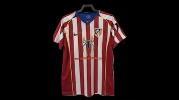 Segunda camiseta del club colchonero de la lista. Entre los años 2003 y 2005, vistió publicidades diferentes películas como parte de su acuerdo con Columbia Pictures. La camiseta con 'Spider Man' se convirtieron en las más famosas. Tras terminar el acuerdo con el estudio de cine estadounidense, KIA se convirtió en el nuevo patrocinador. 