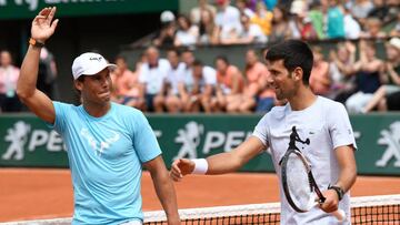Dolgopolov se cae y Nadal jugar¨¢ el lunes contra Bolelli