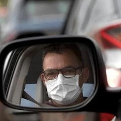 La DGT aclara por qué no puede multar por no llevar mascarilla en el coche