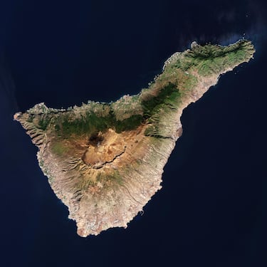 Isla de Tenerife,  del océano Atlántico perteneciente a la comunidad autónoma de Canarias.
