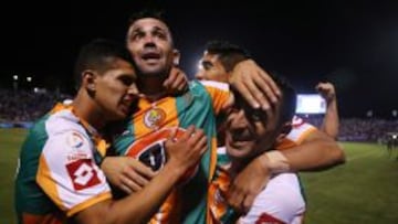 El partido clave. Cobresal derrotó a la UC en San Carlos, se afianzó en la cima y bajó a su rival directo en la lucha por la corona.