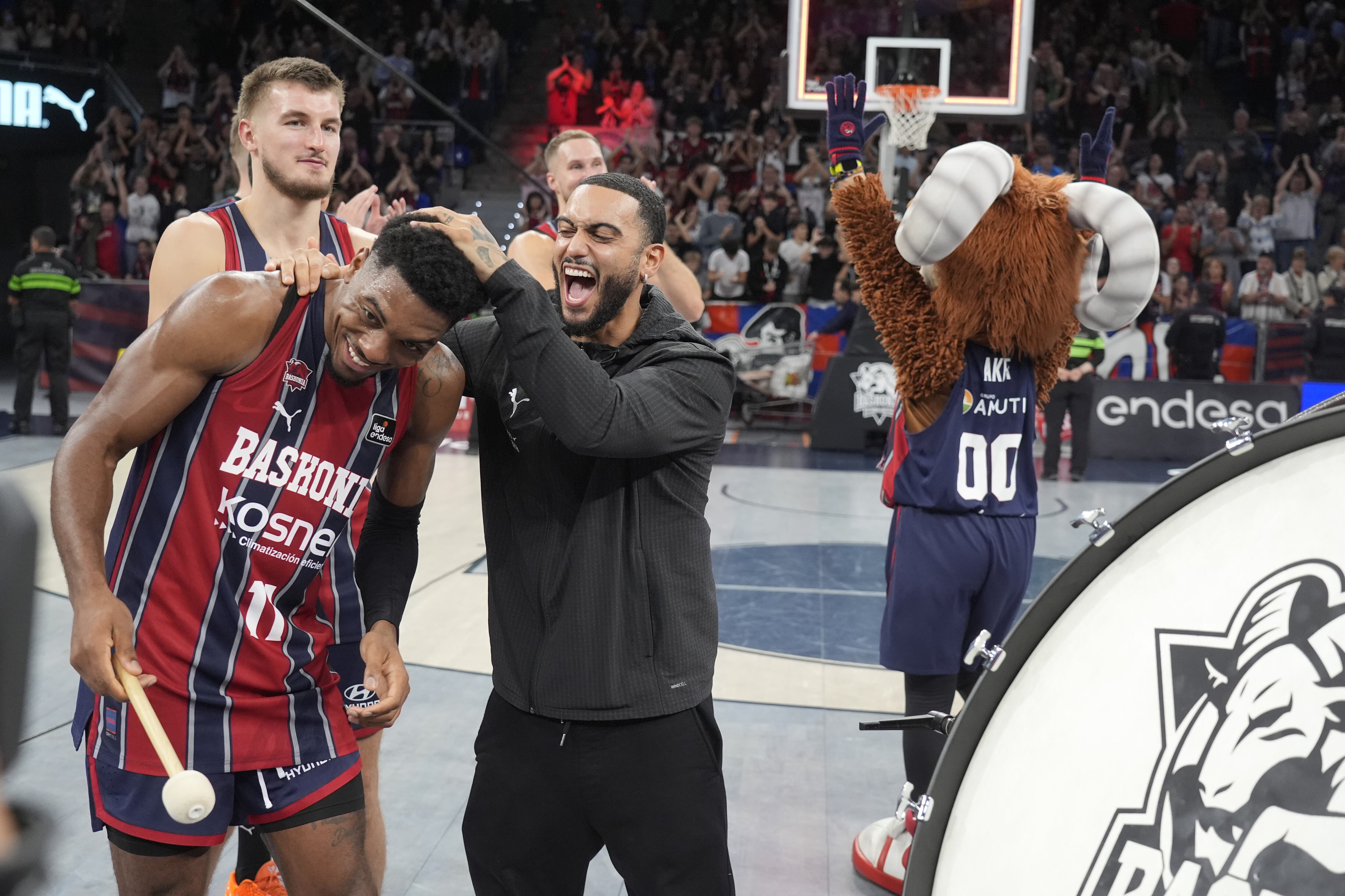 El Baskonia remonta 20 puntos al Madrid con hazaña de Forrest