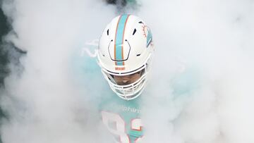 MIAMI GARDENS, FLORIDA - AUGUST 27: Zach Sieler #92 of the Miami Dolphins takes the field prior to the preseason game against the Philadelphia Eagles at Hard Rock Stadium on August 27, 2022 in Miami Gardens, Florida.   Eric Espada/Getty Images/AFP
== FOR NEWSPAPERS, INTERNET, TELCOS & TELEVISION USE ONLY ==