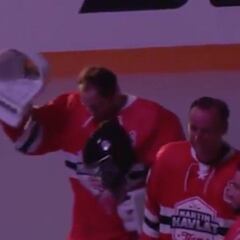 Al que es porterazo le da igual la portería: Cech brillando sobre el hielo