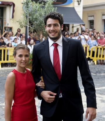 Álex Abrines y su novia.