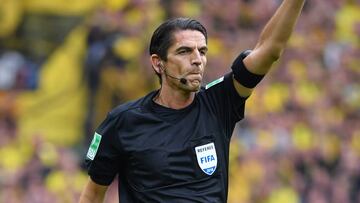 Deniz Aytekin durante un partido.