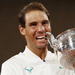 Nadal machaca a Djokovic para ganar su 13º Roland Garros
