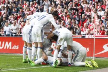 Los jugadores celebran el 1-2 de Casemiro. 