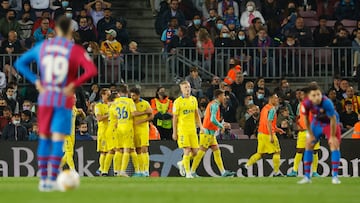 Soccer Football - LaLiga - FC Barcelona v Cadiz - Camp Nou, Barcelona, Spain - April 18, 2022 Cadiz's Lucas Perez celebrates scoring their first goal with teammates REUTERS/Albert Gea