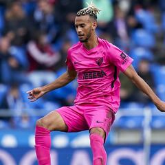 El Málaga acelera la renovación de Hicham