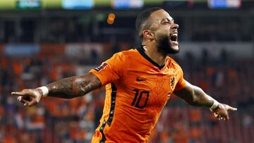 Memphis Depay celebra uno de sus goles ante Turquía.