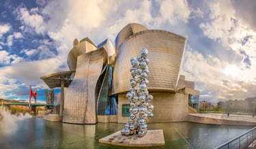 Inaugurado en 1997, es el tercer museo, tras el de Nueva York y el de Venecia, ligado a la Fundación Solomon R. Guggenheim, creada en 1937 para la difusión del arte moderno.