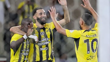 Benzema celebra un gol con el Al Ittihad