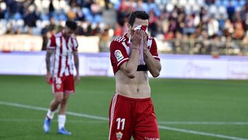 El Elche frena en seco al Almería de Gutiérrez