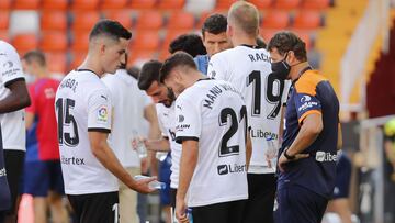 26/09/20 PARTIDO PRIMERA DIVISION
 VALENCIA - HUESCA 
 JAVI GRACIA - RACIC PAUSA HIDRATACION
 
 
 
 
 
 
 
 
 
 
 
 
 
 
 
 
 
 
 
 
 
 
 
 
 