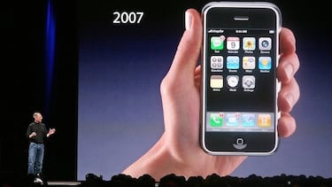 Steve Jobs reveló en su momento el significado de la i de iPhone y muy pocos se dieron cuenta