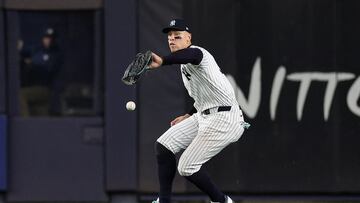 NEW YORK, NEW YORK - OCTOBER 30: Aaron Judge #99 of the New York Yankees drops a routine fly ball hit by Tommy Edman #25 of the Los Angeles Dodgers during the fifth inning of Game Five of the 2024 World Series at Yankee Stadium on October 30, 2024 in the Bronx borough of New York City. Elsa/Getty Images/AFP (Photo by ELSA / GETTY IMAGES NORTH AMERICA / Getty Images via AFP)