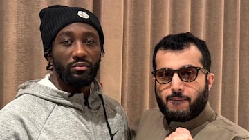 Terence Crawford posa junto a Turki Al-Sheikh.