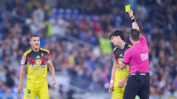 Referee Jesus Rafael Lopez shows yellow card to Kevin Alvarez of America during the quarter-final first match between Monterrey and America as part of the Liga BBVA MX, Torneo Apertura 2025 at BBVA Bancomer Stadium, on November 26, 2025 in Monterrey, Nuevo Leon, Mexico.