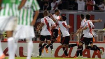 River Plate celebra el t&iacute;tulo ante Atl&eacute;tico Nacional en Buenos Aires.