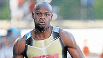 <b>BALA HUMANA. </b>Asafa Powell voló sobre el tartán de la pista de Rieti.