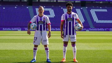 Roque Mesa y Saidy Janko, presentados como jugadores del Real Valladolid.