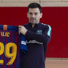 Xavi Pascual, cumpleaños en el Barça en la pista del Vezsprem