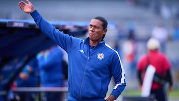 Joel Huiqui Assistant coach of Cruz Azul during the 3rd round match between Cruz Azul and Puebla as part of the Liga BBVA MX, Torneo Clausura 2025 at Olimpico Universitario Stadium, on January 25, 2025 in Mexico City, Mexico.
