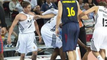 Carroll fue expulsado por dos antideportivas en la final de la Supercopa. Desde ahora, dos técnicas también supondrán la descalificación.