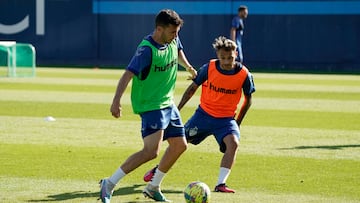 Gallar y Fran Villalba, en el entrenamiento de este miércoles en el Anexo.