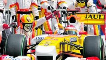 <b>INVOLUNTARIO. </b>El equipo Renault cometió un fallo que le costó la carrera a Fernando Alonso.