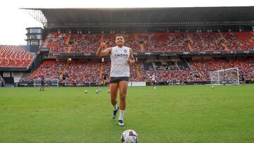 12/08/22
VALENCIA CF
ENTRENAMIENTO ABIERTO AFICION
ESTADIO DE MESTALLA
MAXI GOMEZ
 SEGUIDORES