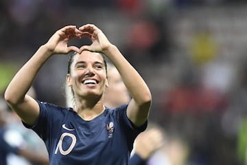 Alemania derrotó por la mínima diferencia a su similar de España. Por su parte Francia tuvo que emplearse al máximo para vencer a Noruega.